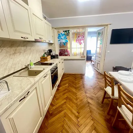 'golden Bird' Apartment, 2 Bedrooms, Super شقة بورغاس