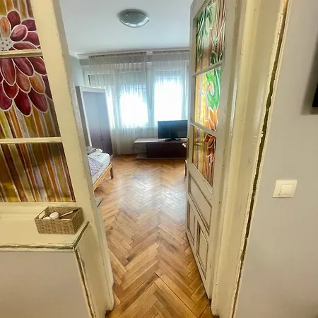 'golden Bird' Apartment, 2 Bedrooms, Super *