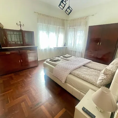 'golden Bird' Apartment, 2 Bedrooms, Super *