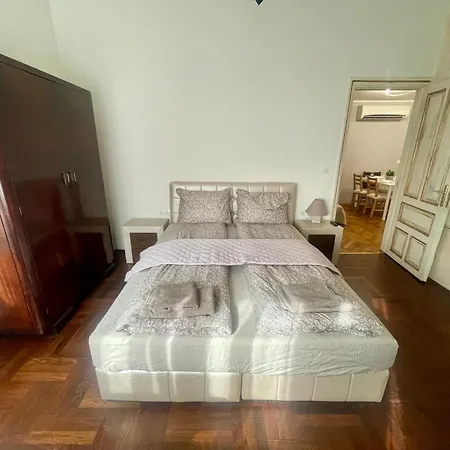 'golden Bird' Apartment, 2 Bedrooms, Super شقة *
