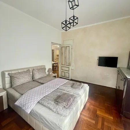 'golden Bird' Apartment, 2 Bedrooms, Super شقة بورغاس