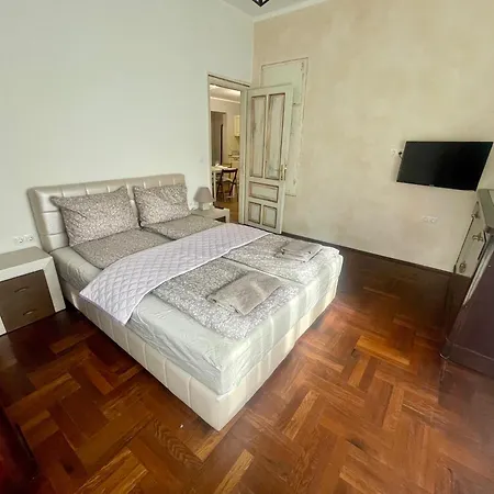 'golden Bird' Apartment, 2 Bedrooms, Super شقة بورغاس